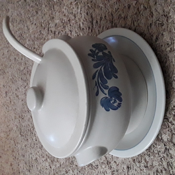 Pfaltzgraff Yorktowne Complete Soup Tureen Set
